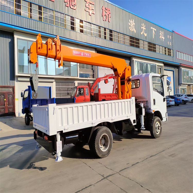 六脚乡三轮随车吊定制 农用改装机自备吊中瑞长期出售